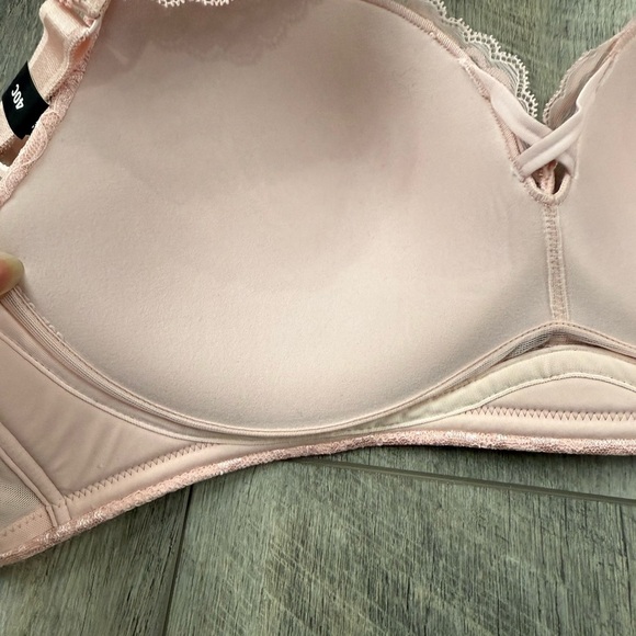 40C Torrid‎ Light Pink Lace Bra - Picture 11 of 15